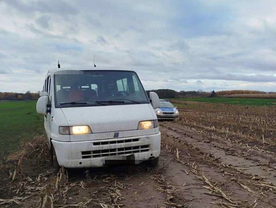 24-latek przez kilka kilometrów uciekał busem przed policją. Dorwali go, gdy porzucił auto w polu