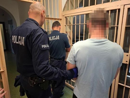 24-latek wyszedł z więzienia i znowu kogoś napadł. Po wyroku zaczął się ukrywać, ale właśnie wpadł, gdy jechał z kumplem