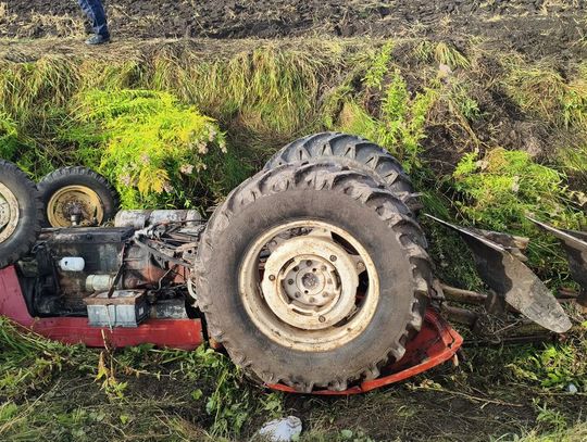 24-latek zginął przygnieciony przez ciągnik. Tragiczny wypadek podczas nocnych prac