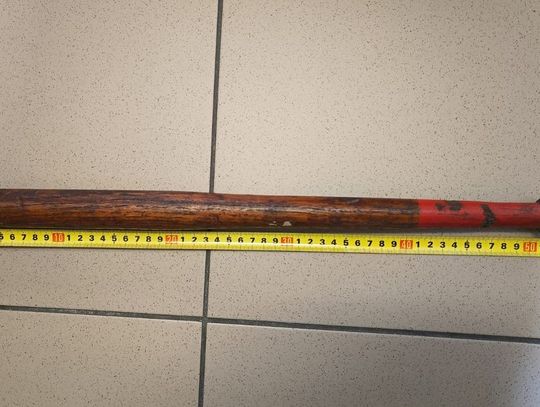 25-latek pobił mężczyznę kijem bejsbolowym. Chciał wymusić zmianę zeznań obciążających jego brata