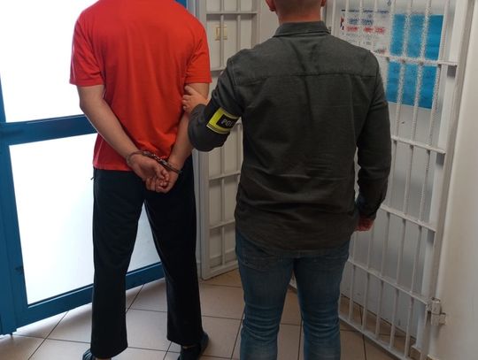 25-latek skatował mężczyznę przed jego domem. Przestał kopać dopiero, gdy zareagował świadek