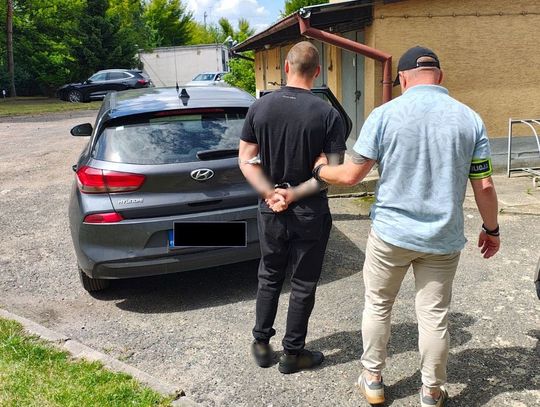 25-latek wiózł w aucie ponad 1,5 kilograma brefedronu. Wpadł przez swoje nerwowe zachowanie