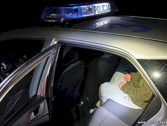 25-latek wyszedł z domu i się zgubił. Gdy znalazł go dzielnicowy, trząsł się zimna