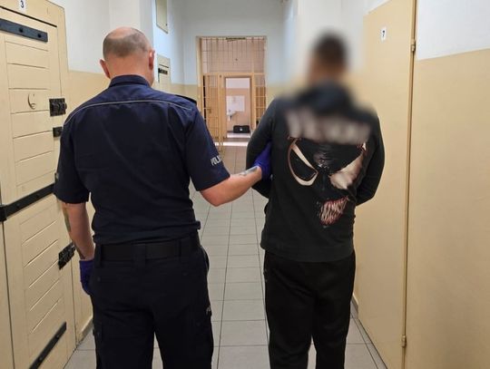 25-latek zaskoczony z torbą pełną gotówki. Nie potrafił wytłumaczyć, skąd ma 75 tysięcy złotych