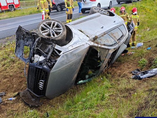 25-latka dachowała audi na drodze ekspresowej. Kobieta podróżowała z dwuletnim dzieckiem