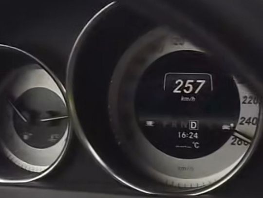 257 km/h na ekspresówce. Kierowca pochwalił się nagraniem w sieci i tak ściągnął na siebie policję