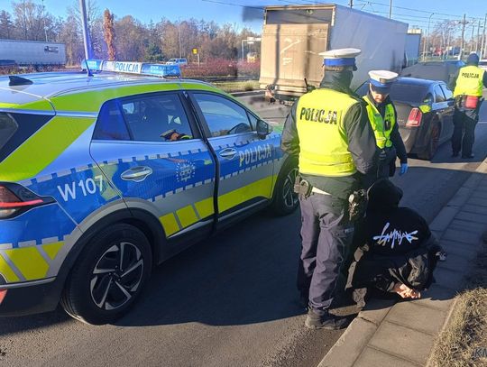 26-latek z dożywotnim zakazem jazdy uciekał policji. Badanie wykazało, że jechał po narkotykach