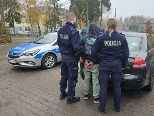 26-latek zasnął w samochodzie na myjni. Obudzili go policjanci, przy sobie miał narkotyki