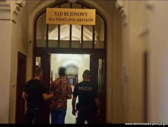 26-latek zatrzymany na ulicy z dużą ilością narkotyków nie chciał poddać się po dobroci. Ugryzł policjanta