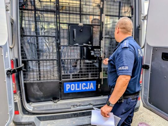 26-latka pod wpływem narkotyków miała 3 dzieci pod opieką. Kobieta jest ścigana za dilerkę