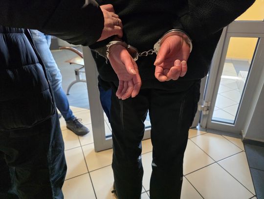 27-latek miał dość uciekania przed policją. Spakował się i zgłosił na komendę do zaległej odsiadki