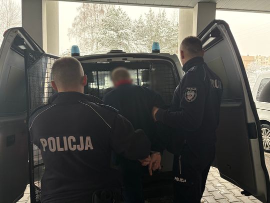 27-latek obserwował kobietę w autobusie, wysiadł razem z nią, wciągnął do lasu i wykorzystał