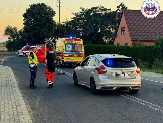 27-latek zginął po wjechaniu motocyklem w betonowy płot. Mężczyzna nie miał kasku i uprawnień