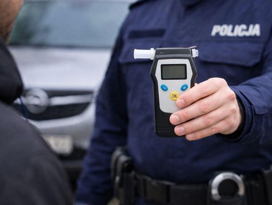 27-latek złapany podczas świąt na jeździe po pijaku groził policjantom. Chciał, żeby go puścili