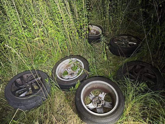 28-latek kradł felgi i sprzedawał je na złomie. Dziuplę miał w krzakach