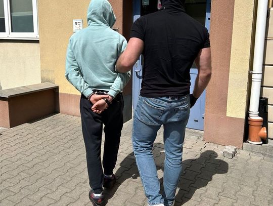 28-latek w piwnicy i mieszkaniu ukrywał duże ilości narkotyków. Po wizycie policji trafił do aresztu