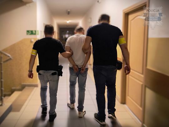 28-latek zatrzymany za próbę napadu na stację paliw. W jego mieszkaniu policjanci znaleźli narkotyki