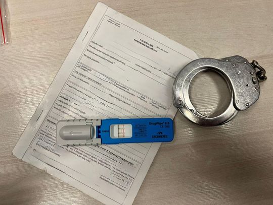 28-letnia kobieta jechała Chryslerem po chodniku. Była pod wpływem amfetaminy