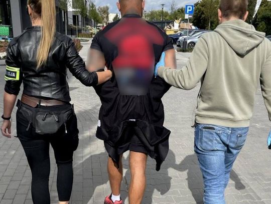 29-latek obracał narkotykami i anabolikami. Towar trzymał w szafce kuchennej