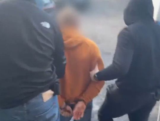 29-latek uwięziony i brutalnie pobity przez kolegów. Jeden uderzał młotkiem, drugi to nagrywał