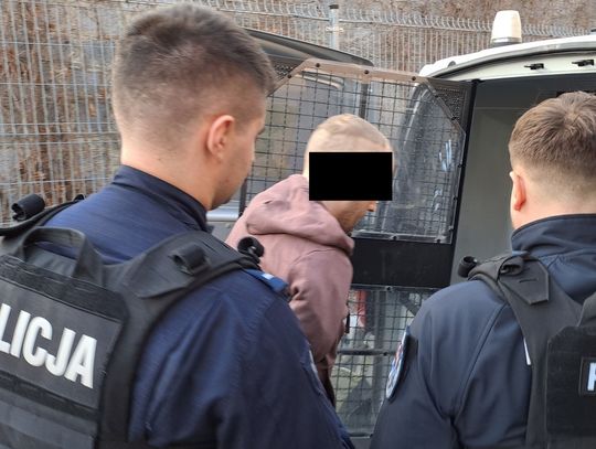 30-latek pastwił się nad swoją matką. Bił po twarzy, wyzywał i wyganiał kobietę z mieszkania