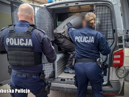 31-latek i 71-latek bili mężczyznę pałką i grozili mu nożem. Grozi im za to nawet 20 lat więzienia 31-latek i 71-latek bili mężczyznę pałką i grozili mu nożem. Grozi im za to nawet 20 lat więzienia