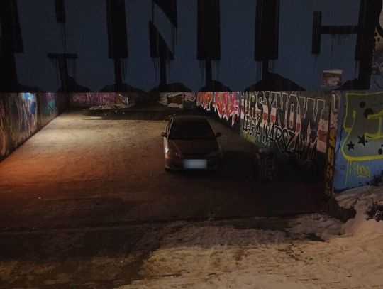 31-latek pod wpływem narkotyków zjechał hondą po schodach i zaparkował w przejściu podziemnym