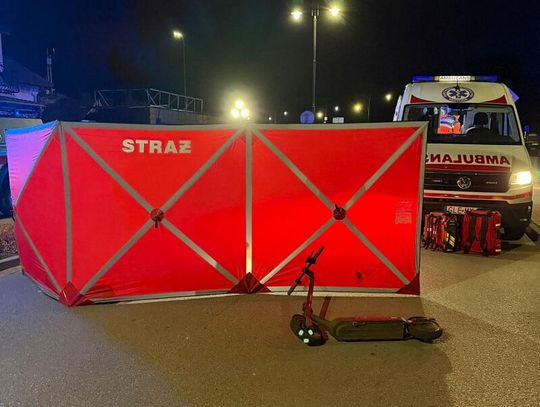 31-latek przewrócił się na hulajnodze i uderzył głową o asfalt. W ciężkim stanie trafił do szpitala