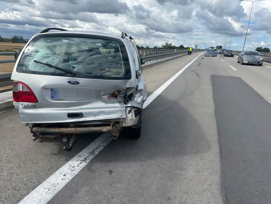 31-latek zaciągnął ręczny w aucie prowadzonym przez partnerkę, doszło do wypadku na ekspresówce