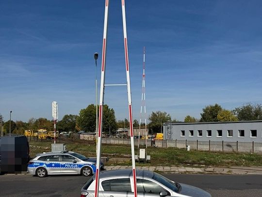 31-latka zaparkowała pod rogatkami. Tłumaczyła policji, że bardzo spieszyła się do pracy