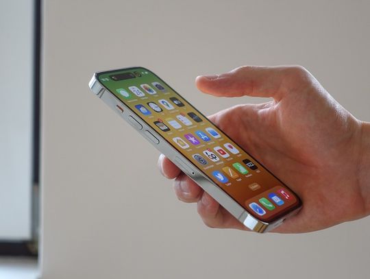 32-latek podszył się pod kobietę i zamówił telefon wart 5 tysięcy. Odpowie za oszustwo i fałszerstwo