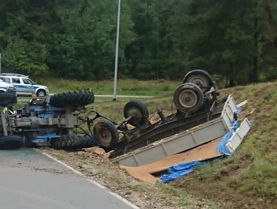 32-latek stracił panowanie nad ciągnikiem i wjechał do rowu. W wypadku zginął 37-letni pasażer