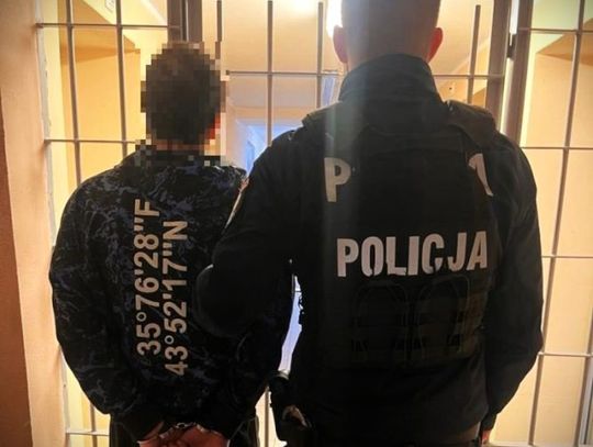 33-latek najpierw zwyzywał policjantów, a potem zaproponował 50 tysięcy złotych łapówki