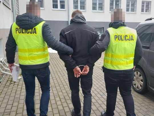 33-latek przez ponad rok ukrywał się przed policją. Wpadł, gdy przyszedł podpisać listę w urzędzie