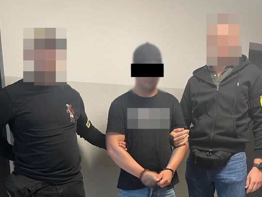 33-latek udawał tajniaka. Przestraszona staruszka dała mu wszystkie oszczędności