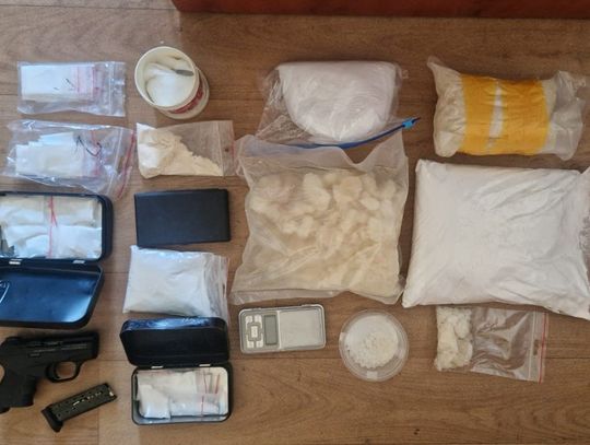 34-latek miał hexen i klefedron. Łącznie prawie 4 kg. Wpadł podczas kontroli drogowej, gdy puściły mu nerwy