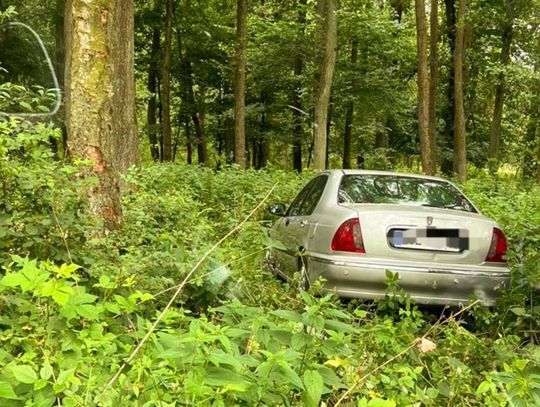 34-latek nie zatrzymał się do kontroli i uciekł policjantom, po czym porzucił auto w lesie