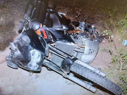 34-latek zginął po uderzeniu w asfalt z ogromną siłą. Przewrócił się na prostej drodze