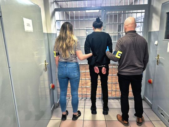 34-latka miała patent na darmową flaszkę. Zostawiła w sklepie pustą butelkę, a zabrała pełną