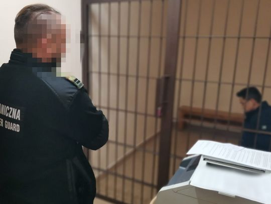35-latek warunkowo zwolniony po karze za usiłowanie zabójstwa. Straż Graniczna wydaliła go z Polski
