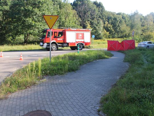 35-latka przeprowadzała rower przez jezdnię. Doszło do tragicznego potrącenia
