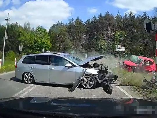 36-latek sprawcą poważnego wypadku z udziałem trzech aut. Zawiniła brawurowa jazda [WIDEO]
