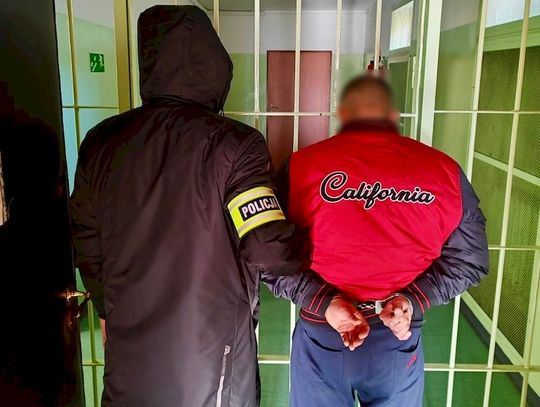 36-latek zaatakował kobietę gazem i ukradł z jej mieszkania kilkanaście tysięcy złotych