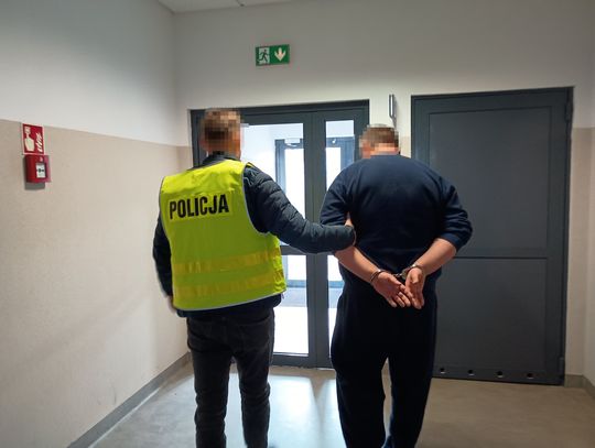 36-latek zaatakował na zebraniu szkolnym. Uderzył jedną z matek w twarz, a potem popchnął dyrektorkę