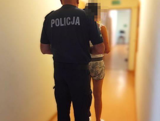 36-latka dostała napadu agresji. Zaatakowała znajomych, a potem policjantów