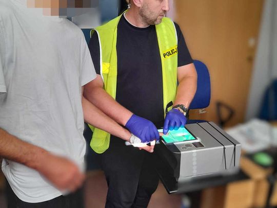 36-letni Fin wybił pięścią szybę w sklepie. To nie jego pierwszy wybryk