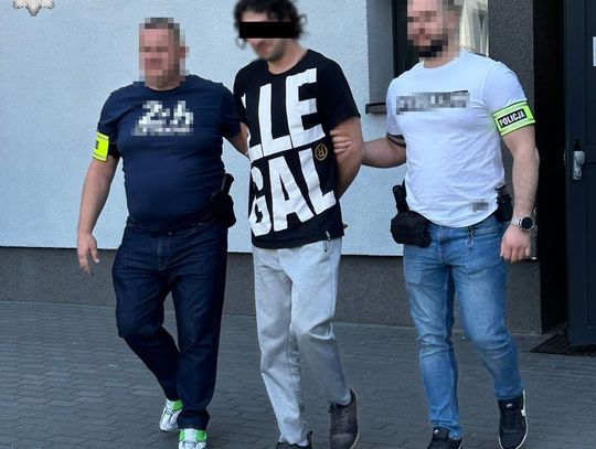 37-latek próbował okłamać policjantów, bo w mieszkaniu ukrywał tysiąc porcji narkotyków 37-latek próbował okłamać policjantów, bo w mieszkaniu ukrywał tysiąc porcji narkotyków