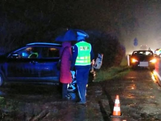 37-latek zginął pod kołami dostawczaka. 65-letni kierowca nie zauważył, że po nim przejechał 37-latek zginął pod kołami dostawczaka. 65-letni kierowca nie zauważył, że po nim przejechał