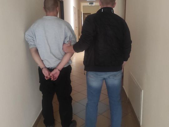 38-latek napadł z nożem na sąsiada i go okradł. Został błyskawicznie zatrzymany i aresztowany