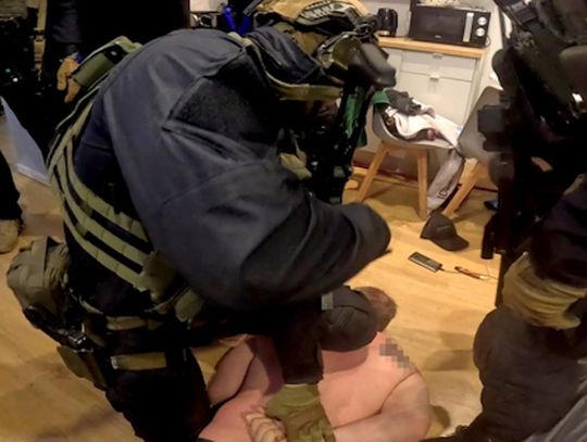 38-latek postrzelony w brzuch przed blokiem. Akcja kontrterrorystów w Bydgoszczy [WIDEO]